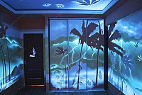 фото декоративная роспись стен флуоресцентной краской