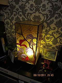 Лампа из цветного стекла