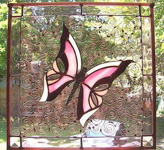 Рисунок бабочки в витраже