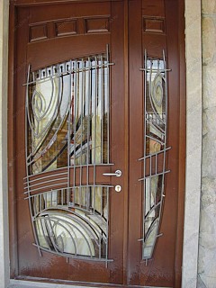 Витражный рисунок на двери