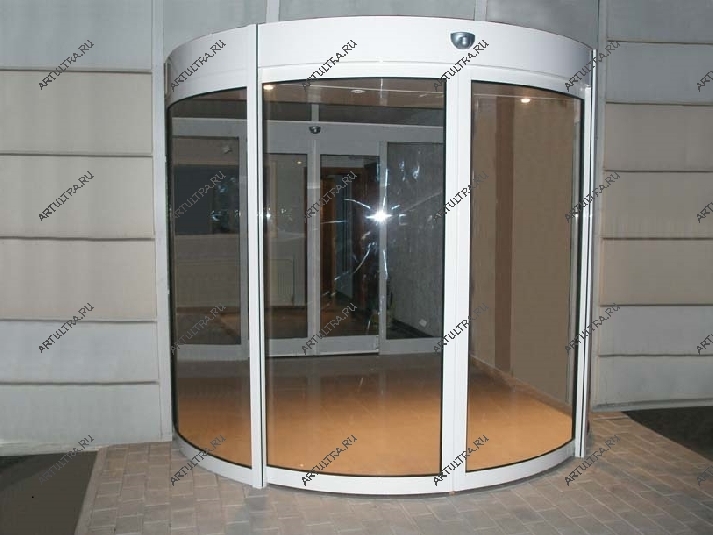 Автоматические полукруглые двери могут быть составляющей тамбурного помещения