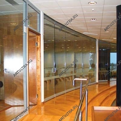  Гладкая стеклянная стена – система трансформируемых перегородок и встроенных дверей