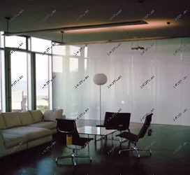 Необычные стеклянные перегородки в офисе с вариативными светопропускными характеристиками