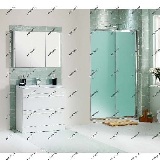 Раздвижные стеклянные двери для ванной на фото выполнены из матового стекла, прошедшего закалку