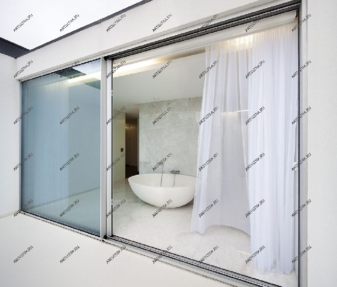 Стеклянная дверь для ванной должна быть прочной, полотно при этом может иметь матовую поверхность или походящий оттенок