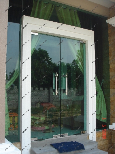 Характеристики и качество стекла для дверей регулируются нормами ГОСТ №111-2001