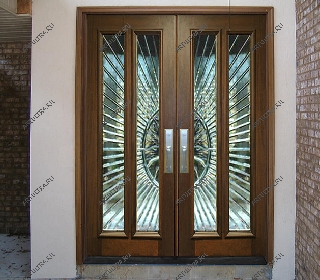 Элитная дверь распашного типа с узорчатым стеклом