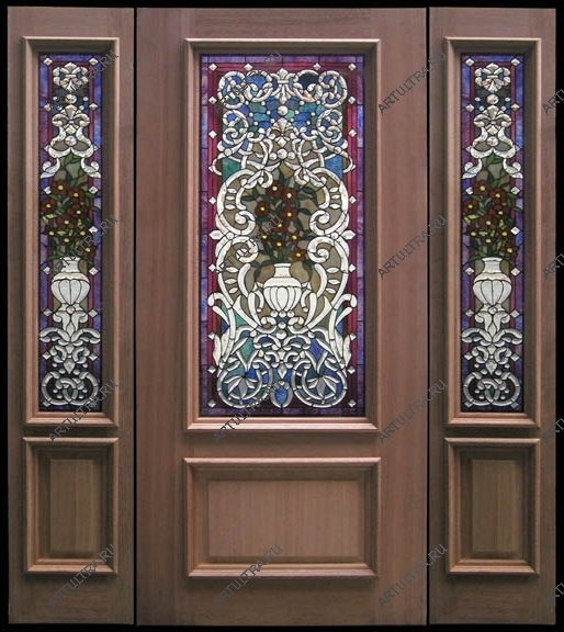 Элитная деревянная дверь на фото выглядит восхитительно