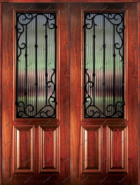 Парадные двери со стеклом с узором или текстурой обеспечат требуемую приватность