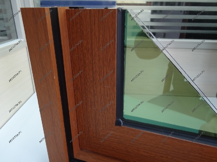 Раздвижные порталы могут быть выполнены из стекла с УФ-защитой и алюминия с имитацией дерева