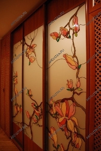 Витражная роспись на дверях 3-дверного шкафа купе