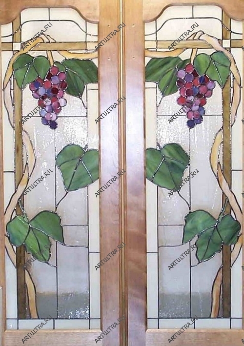 Деревянные двери с витражом - виноградная лоза