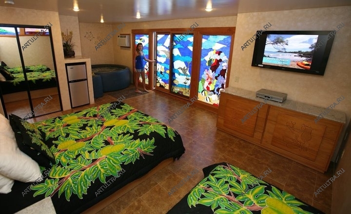  Стоимость рисунков на раздвижных дверях в спальне зависит в том числе от габаритов изображения и конструкции