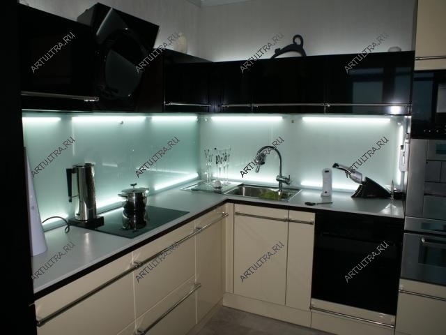 Панель из матового стекла на кухню с подсветкой