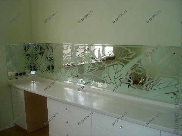 Зеркальные панели для кухни с пескоструйным рисунком