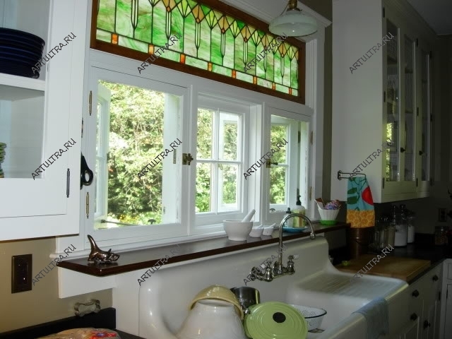 Витражное окно на кухне - зеленый луг