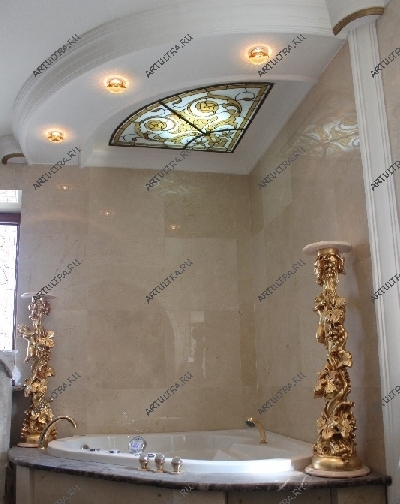Фото витражного потолка в ванной