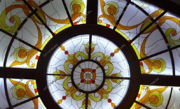 Потолок Тиффани из кафедрального стекла