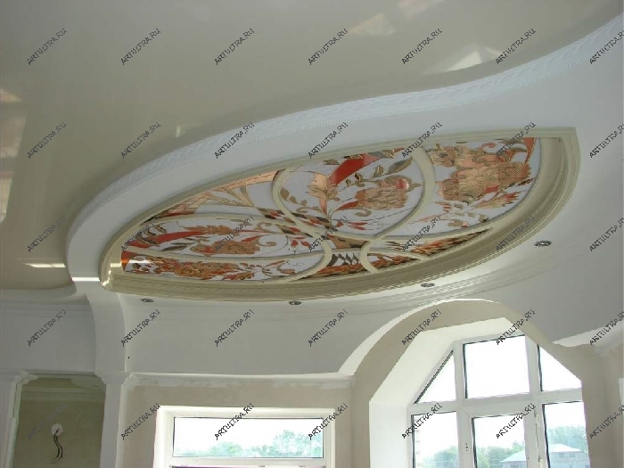 Потолок с витражом в индийском стиле