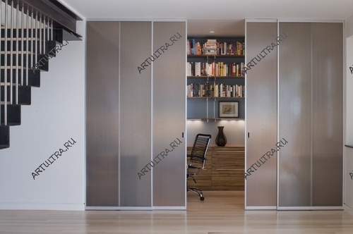 Дизайн дверной перегородки для домашнего офиса обычно прост и лаконичен