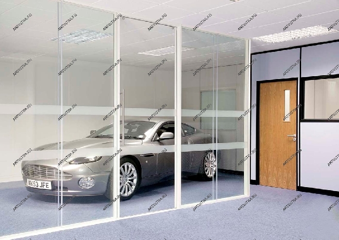  Цельностеклянная стационарная витрина автосалона может быть установлена как на фасаде, так и внутри помещения