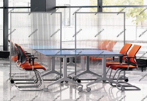 Мобильная офисная перегородка с заполнением из поликарбоната подчеркнет стиль и современный дизайн офиса