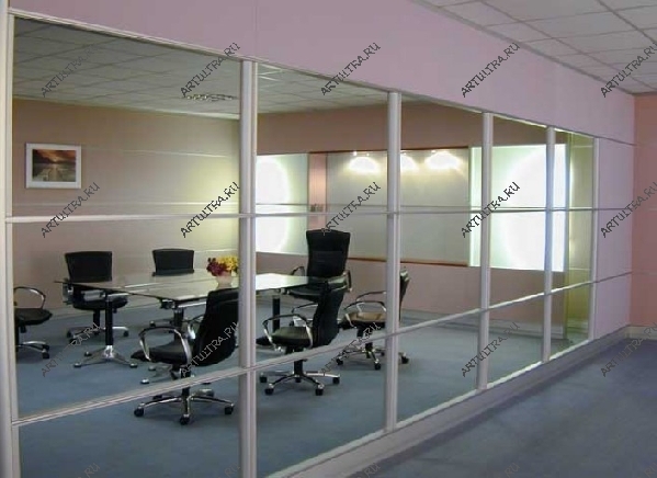 Несмотря на умеренную стоимость, офисные перегородки из ПВХ позволяют организовать пространство функционально и стильно