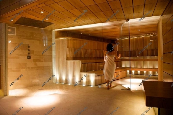 Стеклянная перегородка в бане позволяет сделать помещение более эстетичным