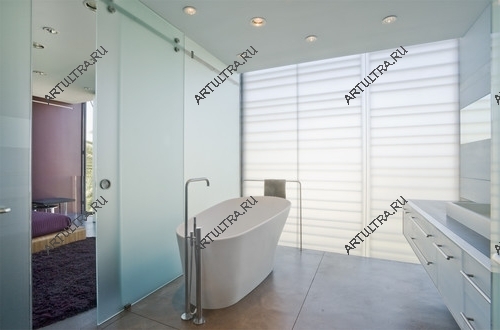 Для раздвижных перегородок в ванную, выполненных из цельного стекла, раздвижной механизм является элементом дизайна