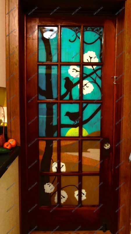 Художественная роспись на стекле двери - королевский лес