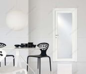 фото распашные белые алюминевые стеклянные двери