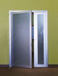 фото распашные тонированные алюминевые стеклянные двери