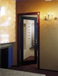 фото распашные деревянные стеклянные прозрачные двери