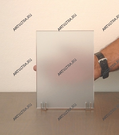 Простое матирование - недорогой вид обработки стекла, позволяющий снизить его прозрачность