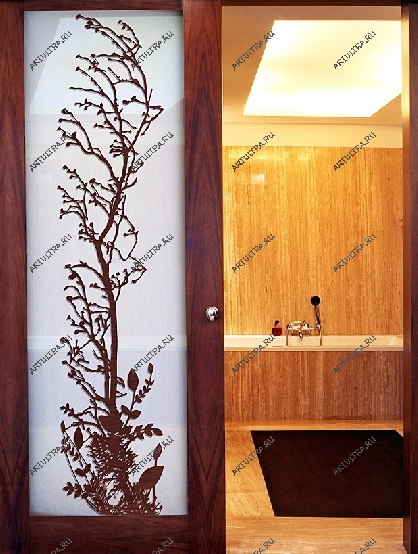 Декоративные двери со стеклом - уникальный элемент интерьера; таковым его делает многообразие техник оформления и эстетические предпочтения клиентов