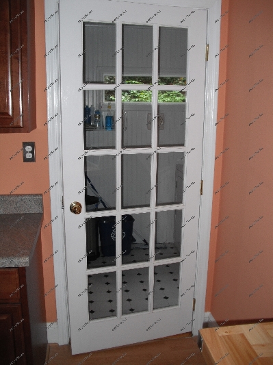  Стеклянные двери на кухню с распашным механизмом наиболее распространены