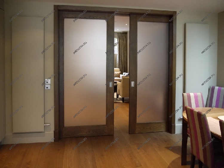 Стеклянные кухонные двери с раздвижным механизмом помогут сэкономить пространство