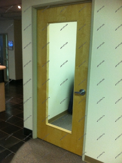 Стеклянные двери для офиса очень надежны, несмотря на кажущуюся хрупкость
