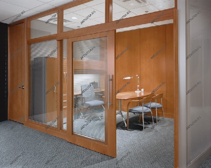  Большинство раздвижных дверей в офисе позволяют обеспечить тишину в помещении