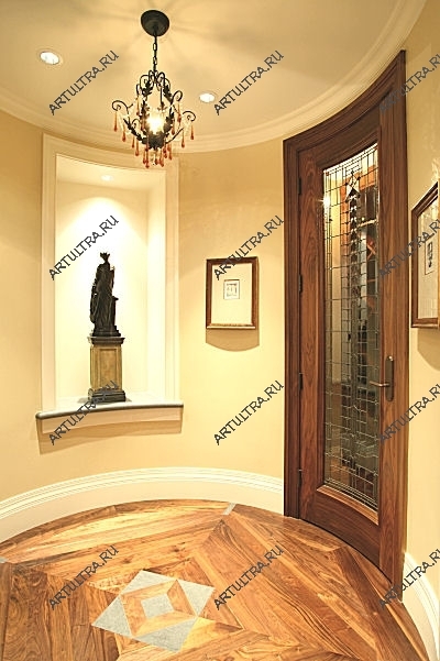 Остекленные межкомнатные двери особенно красивы при использовании витражного полотна