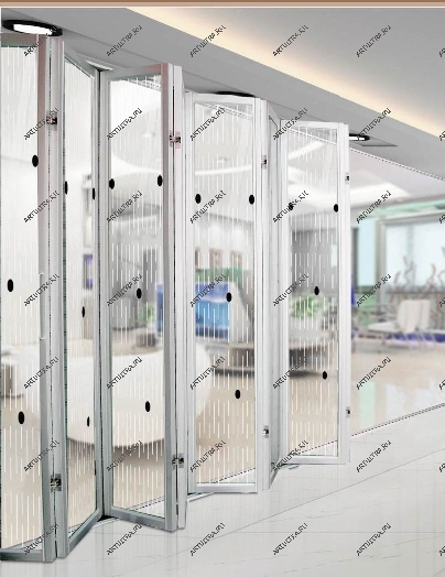 Складные алюминиевые двери с фактурным стеклом будут стоить дороже тех, где используется обычное