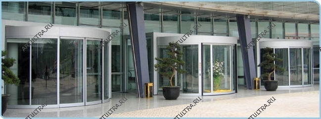  Входные двери со стеклом могут иметь полукруглую форму