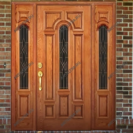 Деревянная входная дверь с ковкой будет стоить дороже простой модели со стеклом