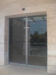 фото автоматические раздвижные металлические двери центра занятости населения