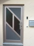 фото металлические распашные двери элитные жилого дома