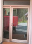 фото алюминевые однопальные распашные двери