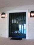 фото металлические двери со стеклом для загородного дома