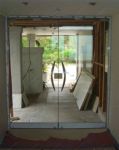 фото маятниковые распашные двери для частного дома