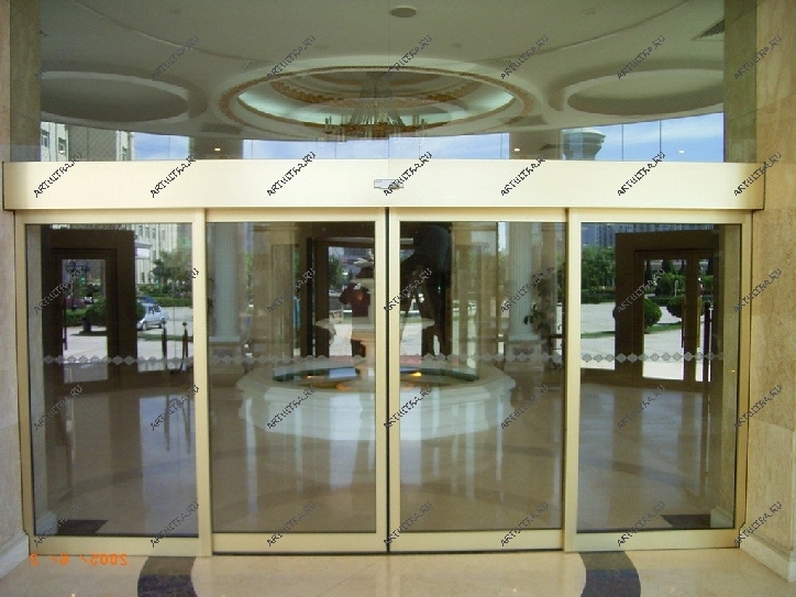  Автоматические раздвижные входные двери - один из самых популярных вариантов конструкции