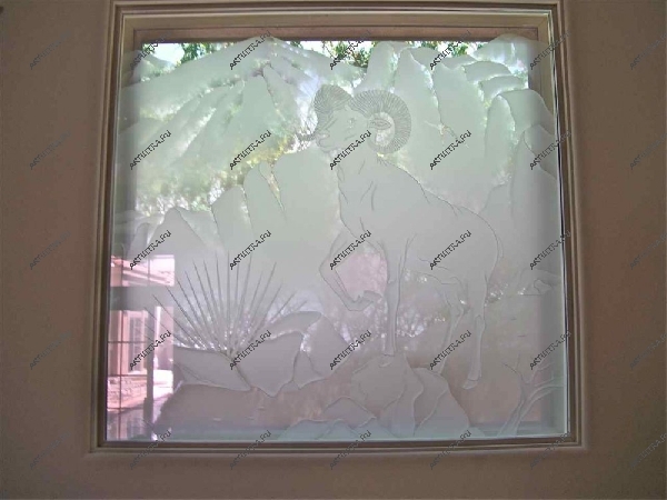 Пескоструйная композиция на стекле двери